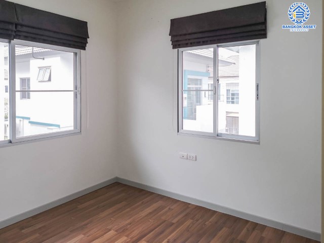 *****บ้านแฝดมือสองนนทบุรี ม.เรสท์ บางใหญ่ บ้านสวยพร้อมอยู่ เนื้อที่ 38.7 ตร.ว. ฟังก์ชั่น 3 ห้องนอน 2 ห้องน้ำ แถมแอร์ 1 เครื่อง! ต่อเติมครบ มีบิ้วท์อินครัว และโรงจอดรถพร้อมใช้งาน บนทำเลเดินทางสะดวก ใกล้เซ็นทรัลเวสต์เกต อิเกีย ทางด่วน และรถไฟฟ้าสถานี "คลองบางไผ่"